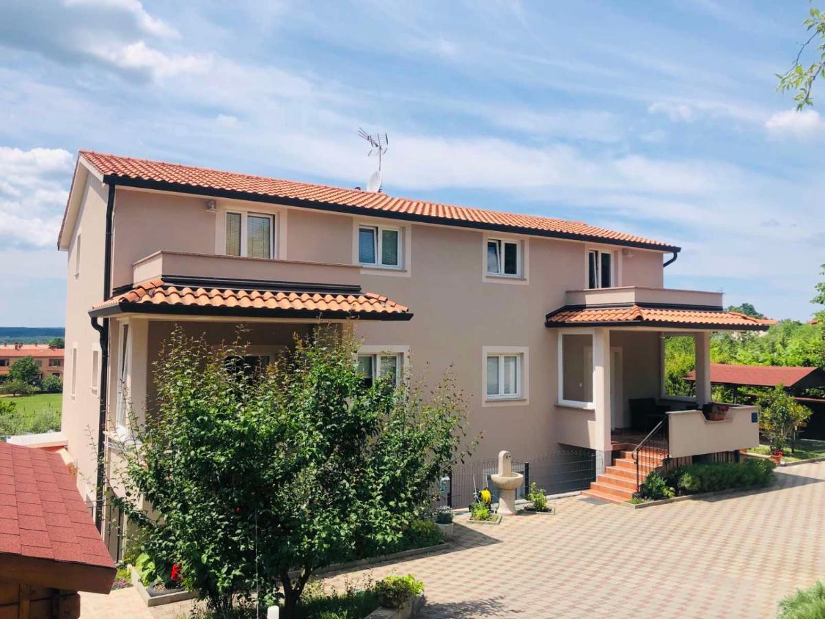 לאבין Apartments Zdenka מראה חיצוני תמונה